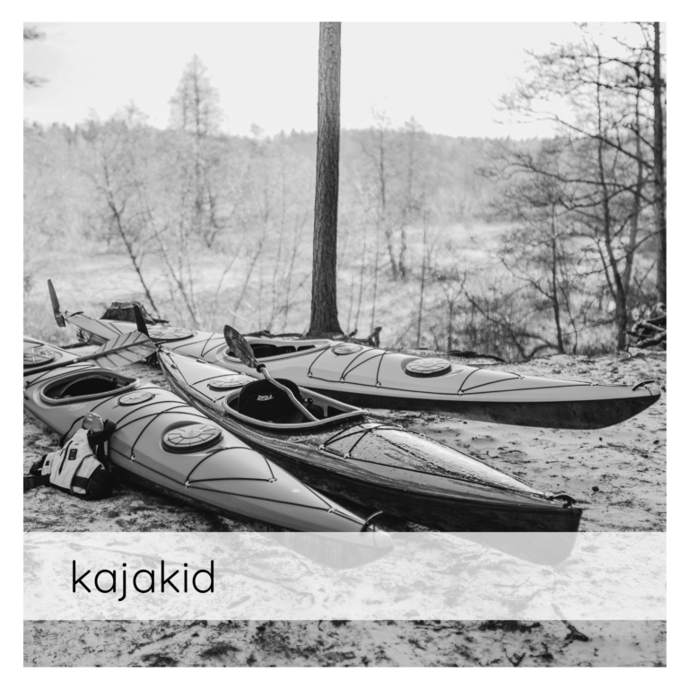 KAYAKS